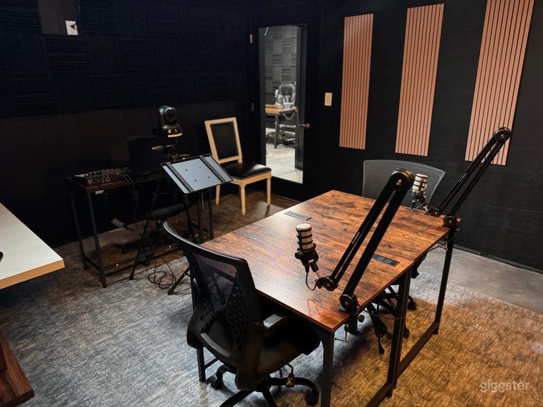  PODCAST STUDIO - IRON 2 