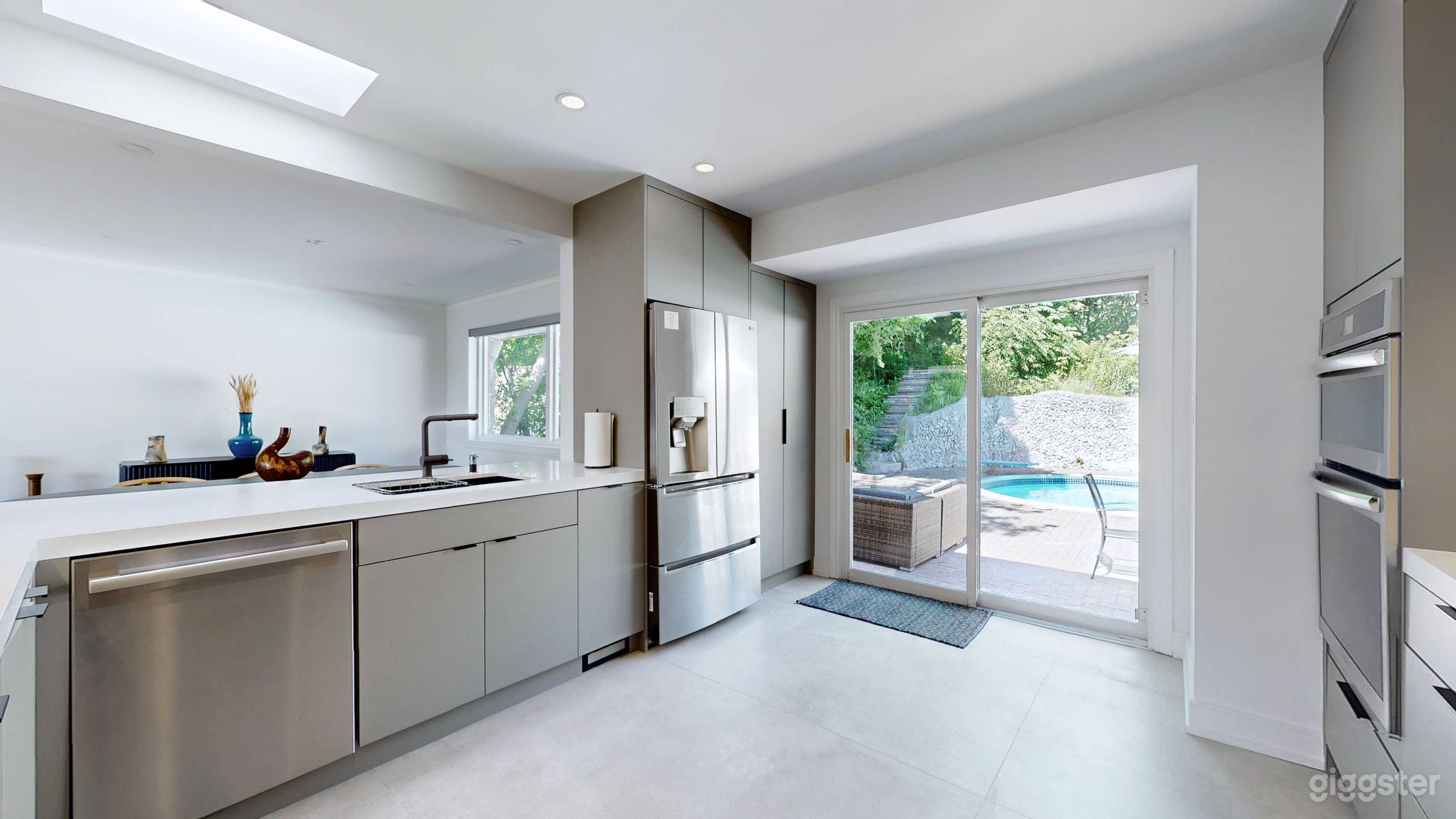 Midtown Toronto Oasis w/ Private Pool & Backyard Photo 3