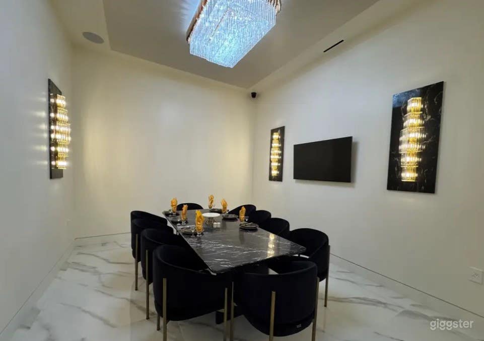 Private Dining Space for Luxurious Shots Photo 1