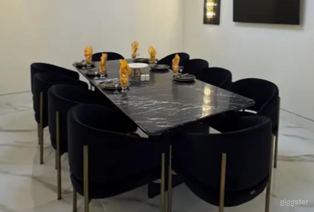 Private Dining Space for Luxurious Shots Photo 3