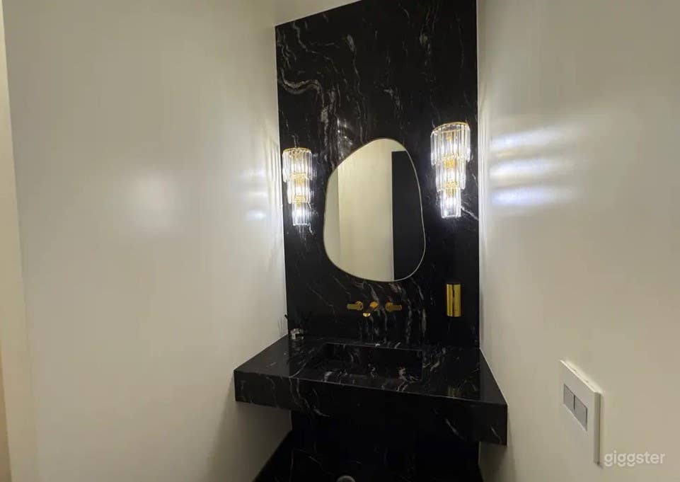 Private Dining Space for Luxurious Shots Photo 4