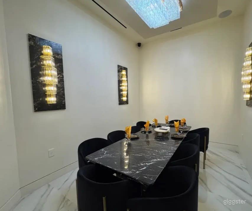 Private Dining Space for Luxurious Shots Photo 2