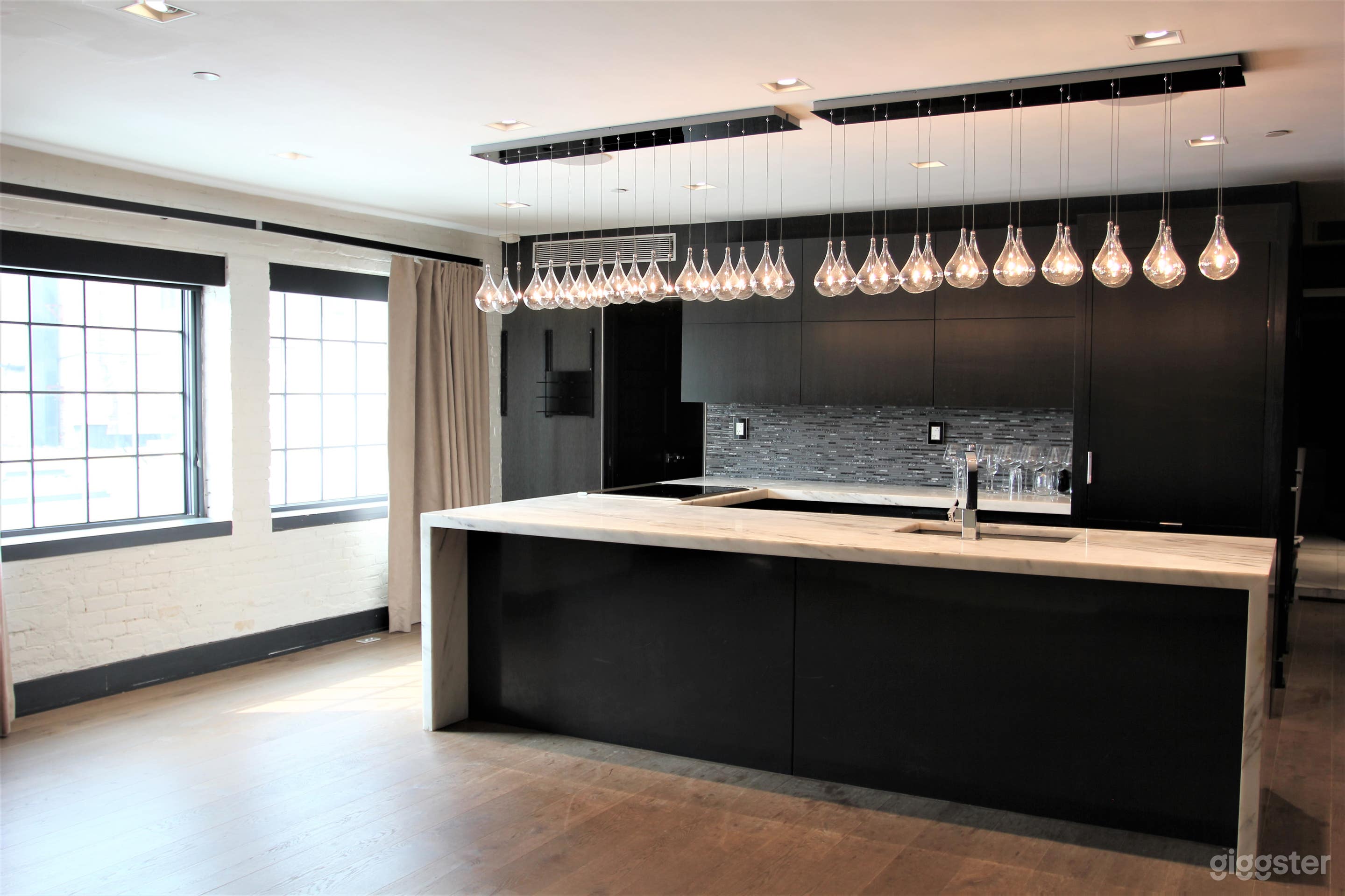 Bright Designer Loft with Staging Kitchen in LES Photo 3