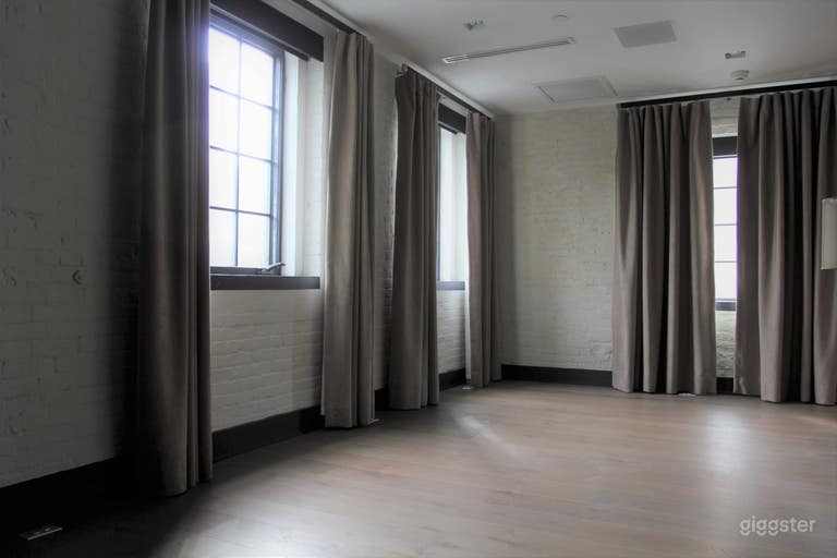  Bright Designer Loft with Staging Kitchen in LES 