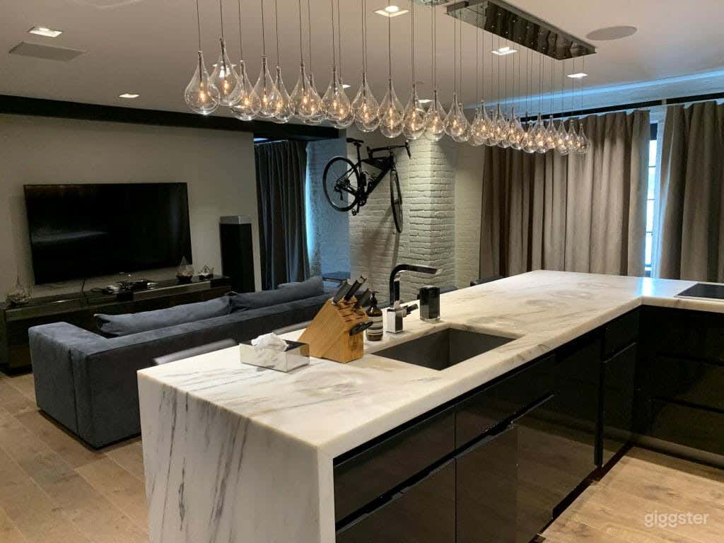 Bright Designer Loft with Staging Kitchen in LES Photo 2