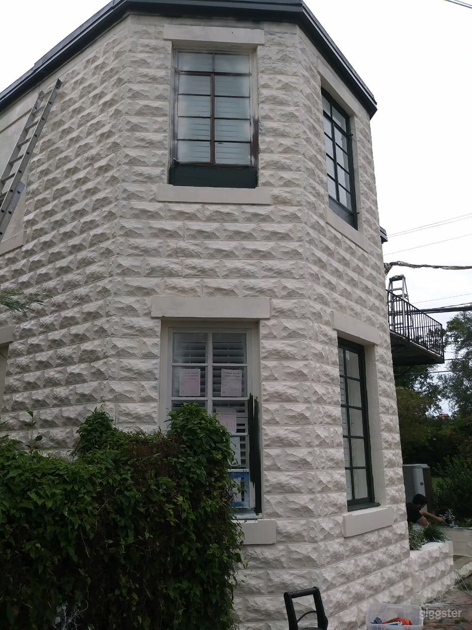 Renovated Home w Great location Photo 4