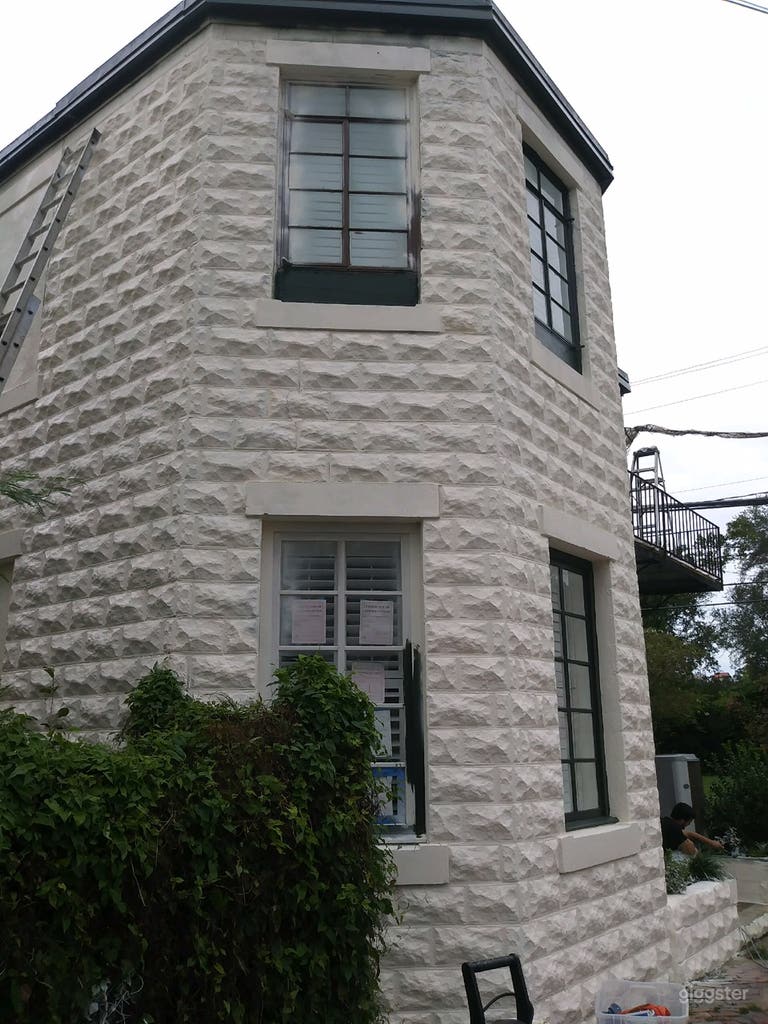  Renovated Home w Great location 