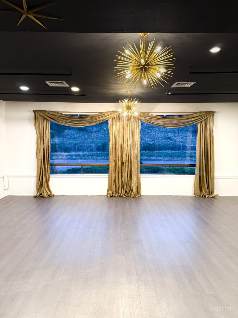  Art Deco Chic Beauty Lounge 