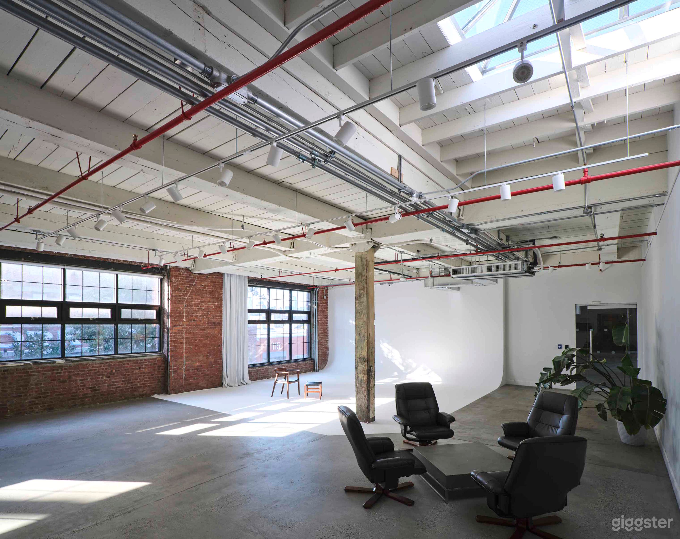 Amazing Multiset Studio in Brooklyn 2 Cycloramas  Photo 1