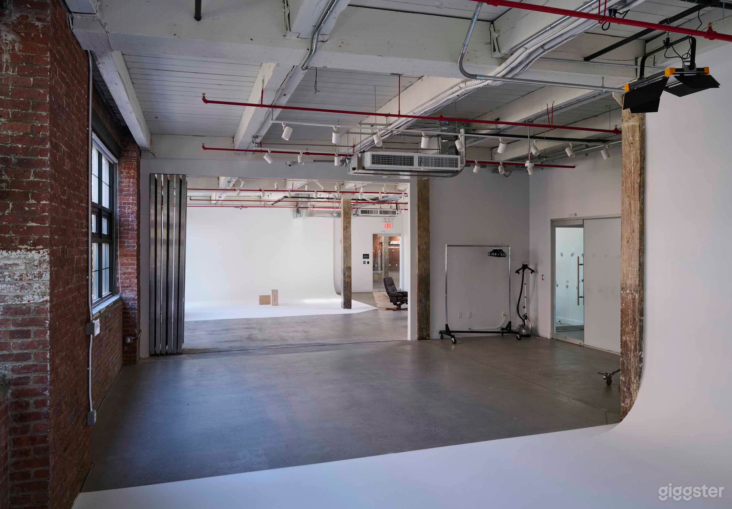 Amazing Multiset Studio in Brooklyn 2 Cycloramas  Photo 4