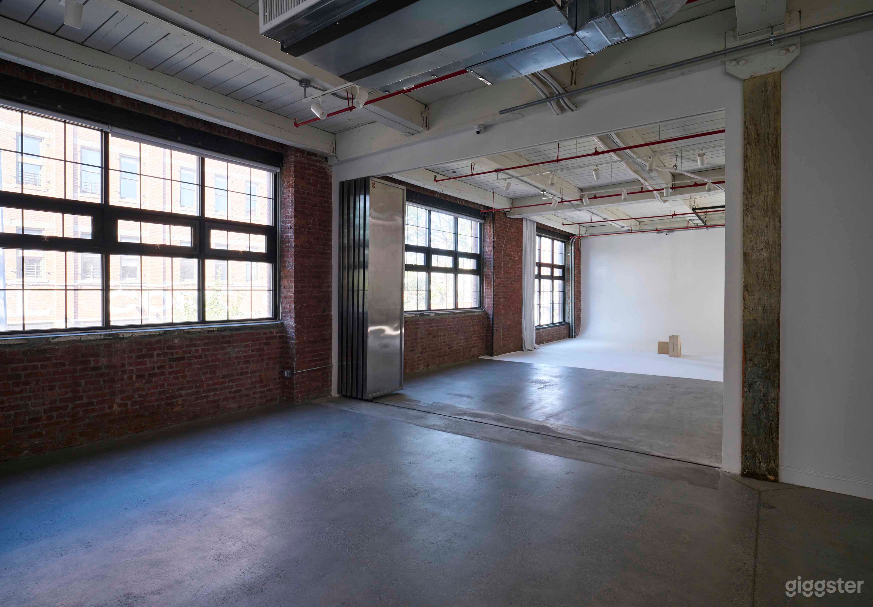 Amazing Multiset Studio in Brooklyn 2 Cycloramas  Photo 2