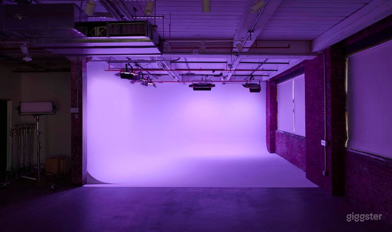  Amazing Studio with Two Cyclorama walls in lux building 