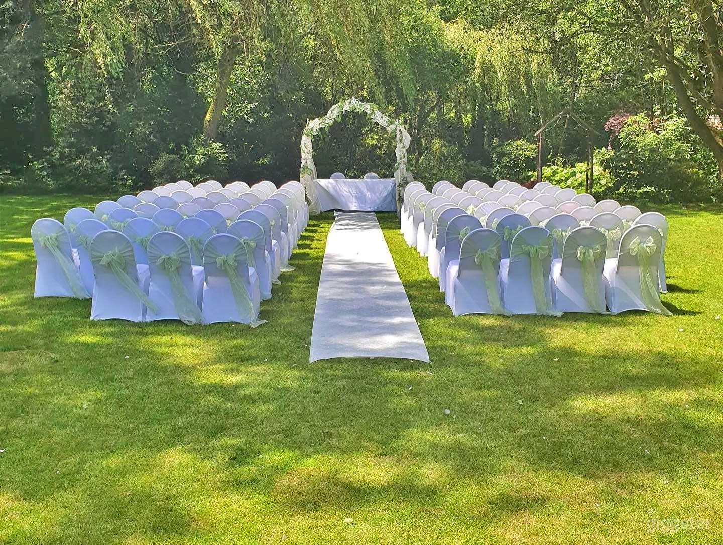 Party Lawn  in Country Hotel Photo 2