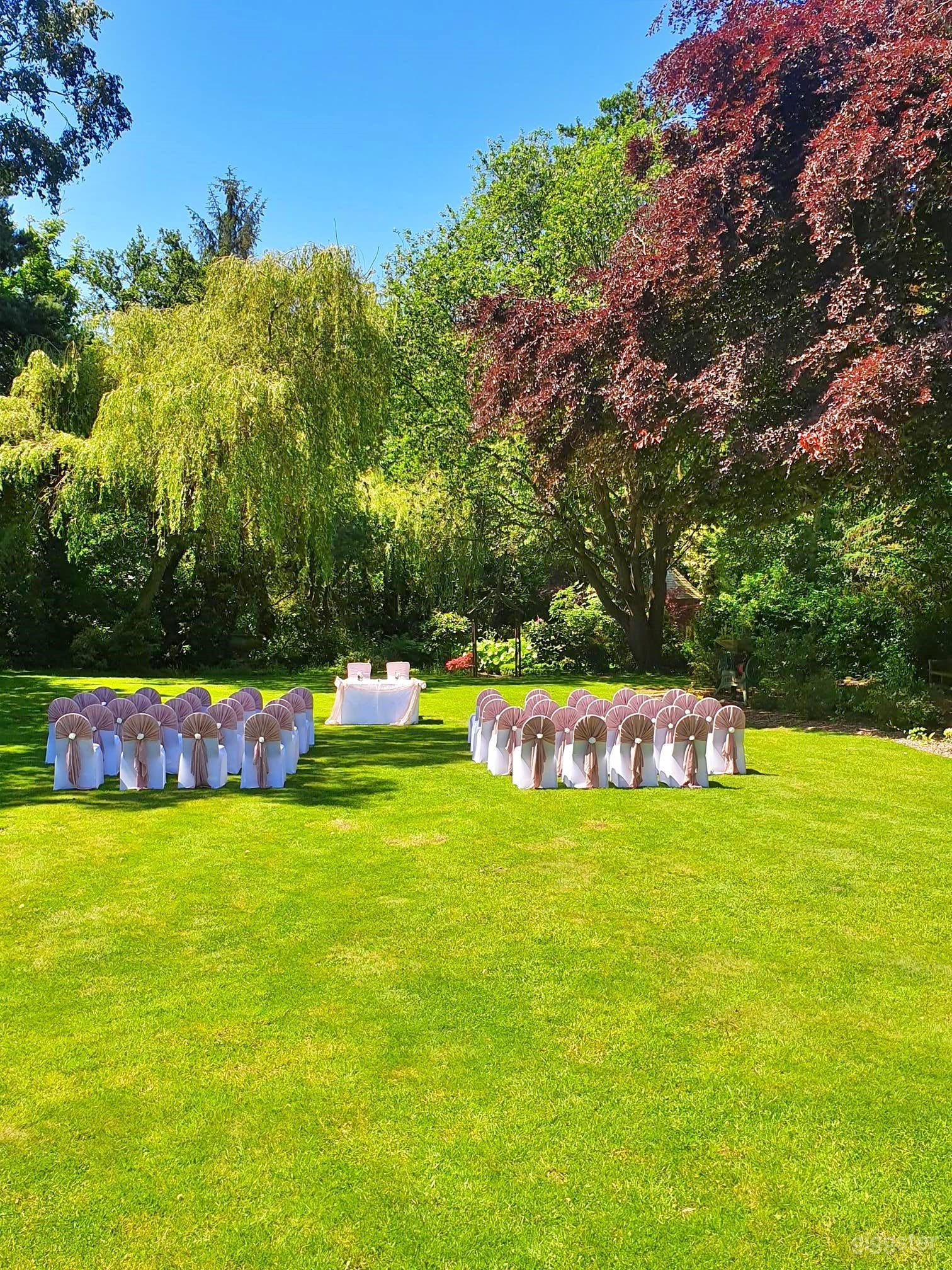 Party Lawn  in Country Hotel Photo 3