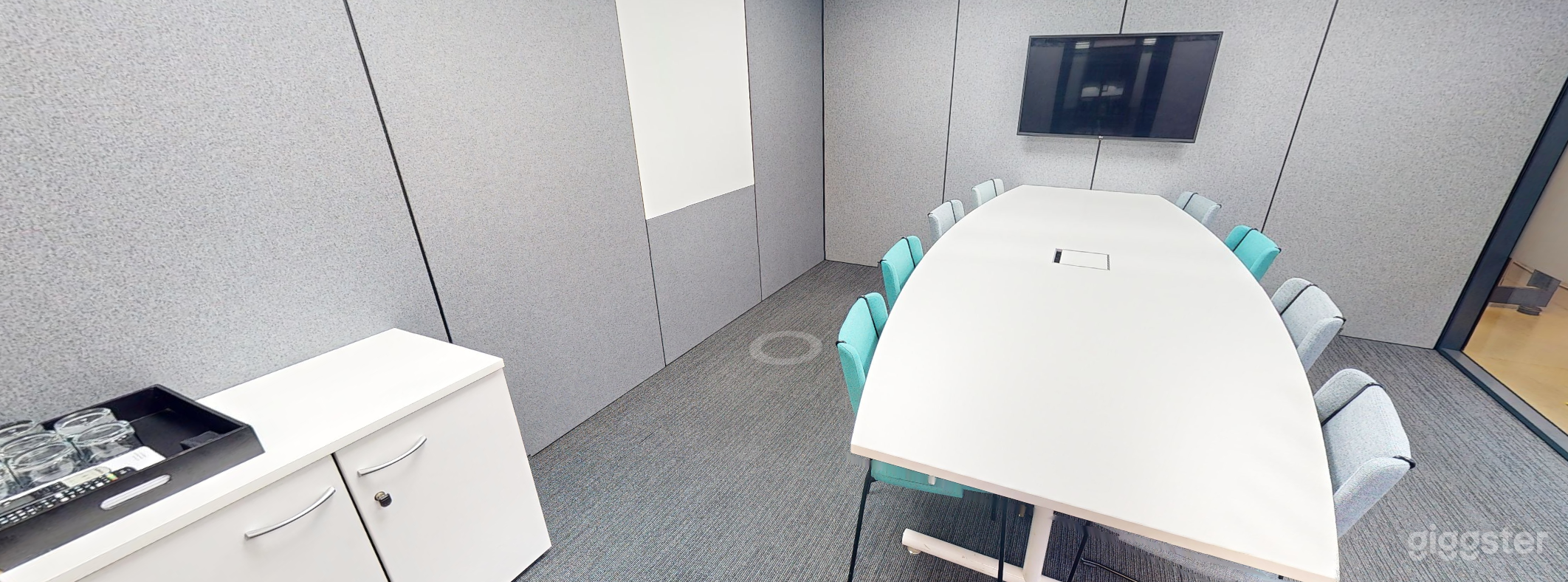 Hurricane Meeting Room for 8 Persons Photo 3