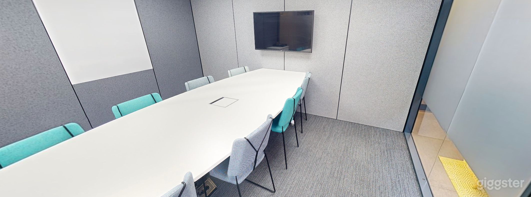 Hurricane Meeting Room for 8 Persons Photo 2