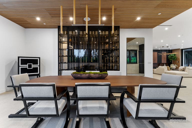  ARCHITECTURAL MASTERPIECE W/POOL, PALM VIEWS & BLACK ACCENTS 