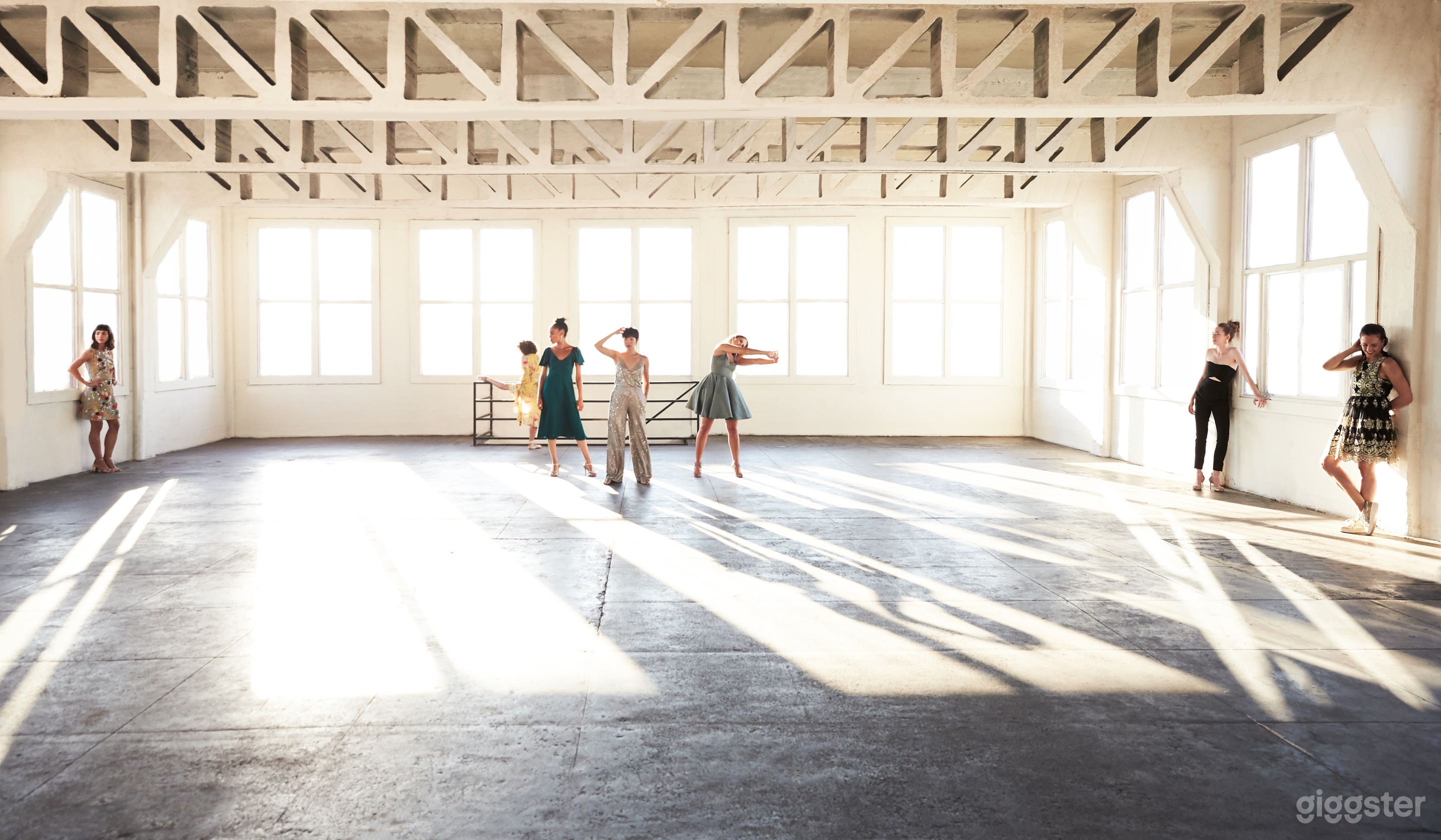 New York style warehouse loft with A/C &amp; Rooftop Photo 3