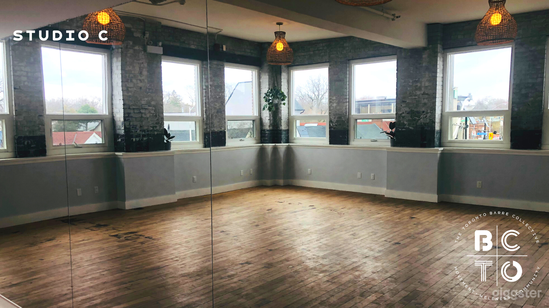 Studio Spaces with over looking view Photo 4