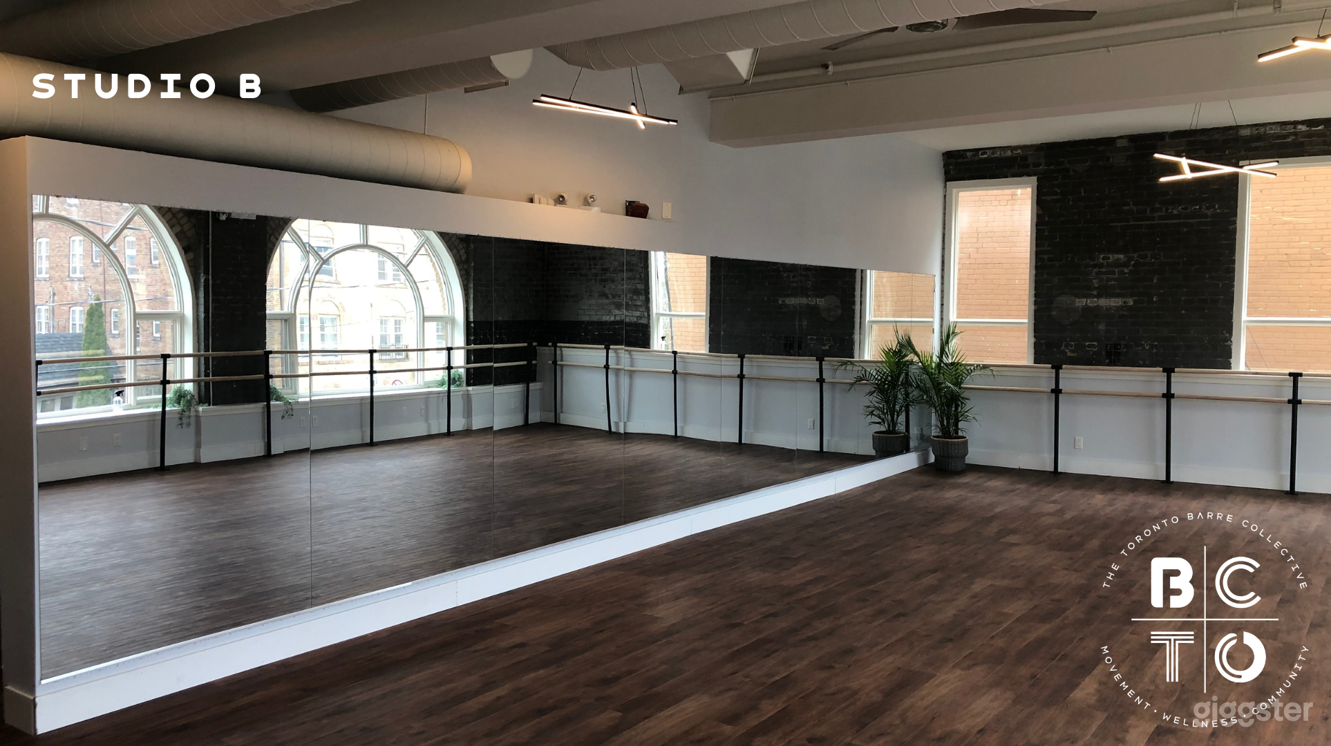 Studio Spaces with over looking view Photo 3