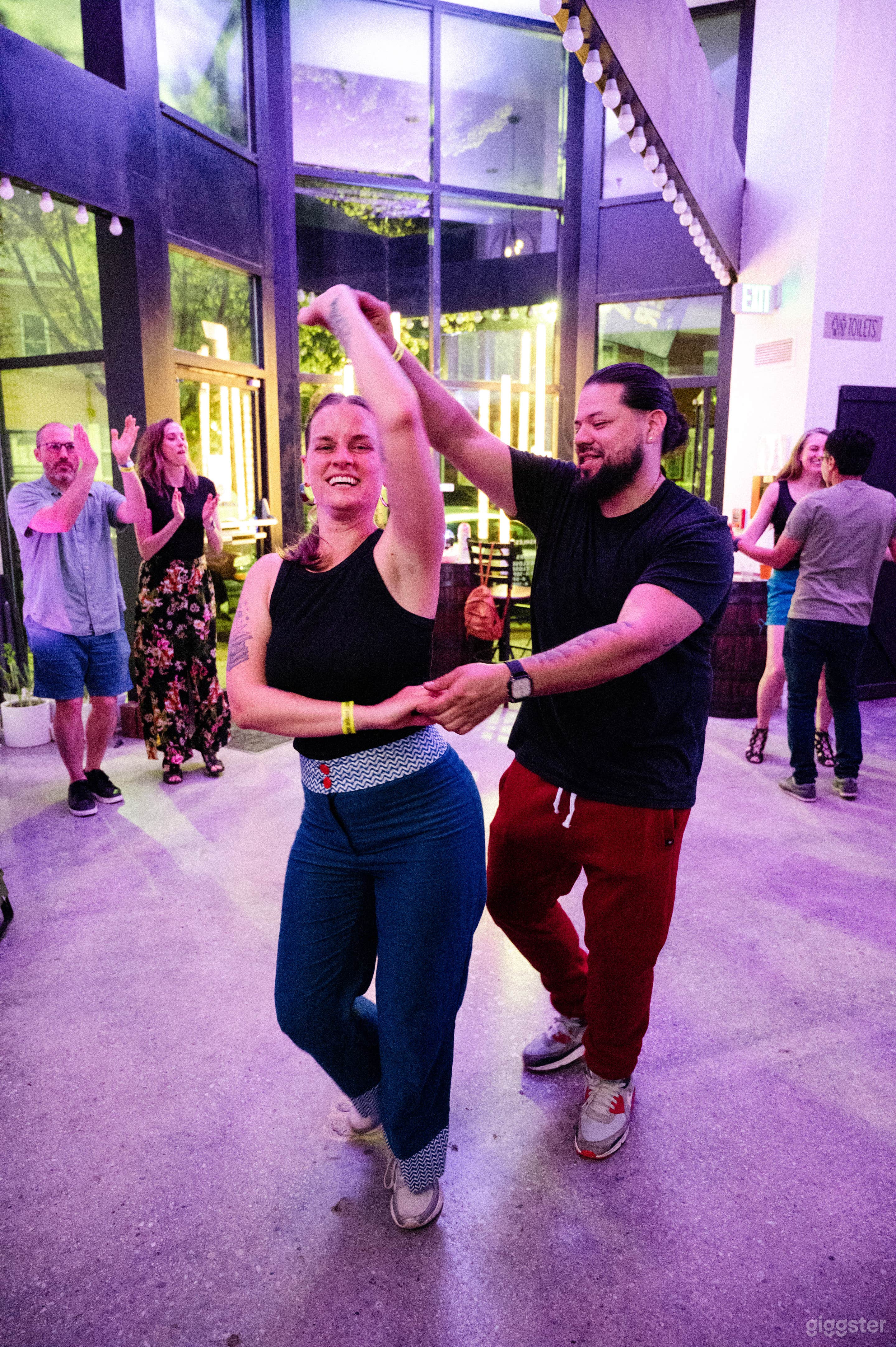 Industrial style, rustic, cozy, high ceilings, charm Photo 4