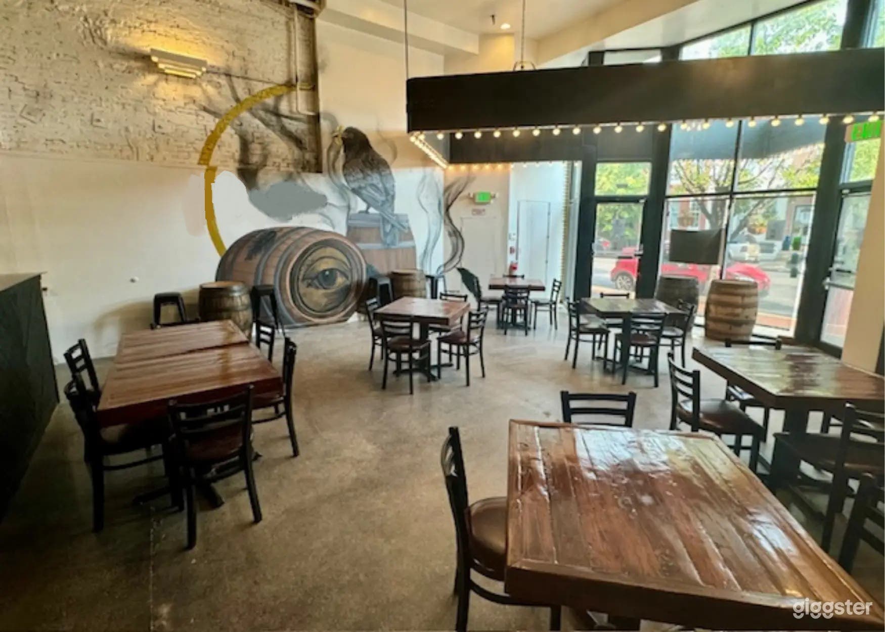 Industrial style, rustic, cozy, high ceilings, charm Photo 1