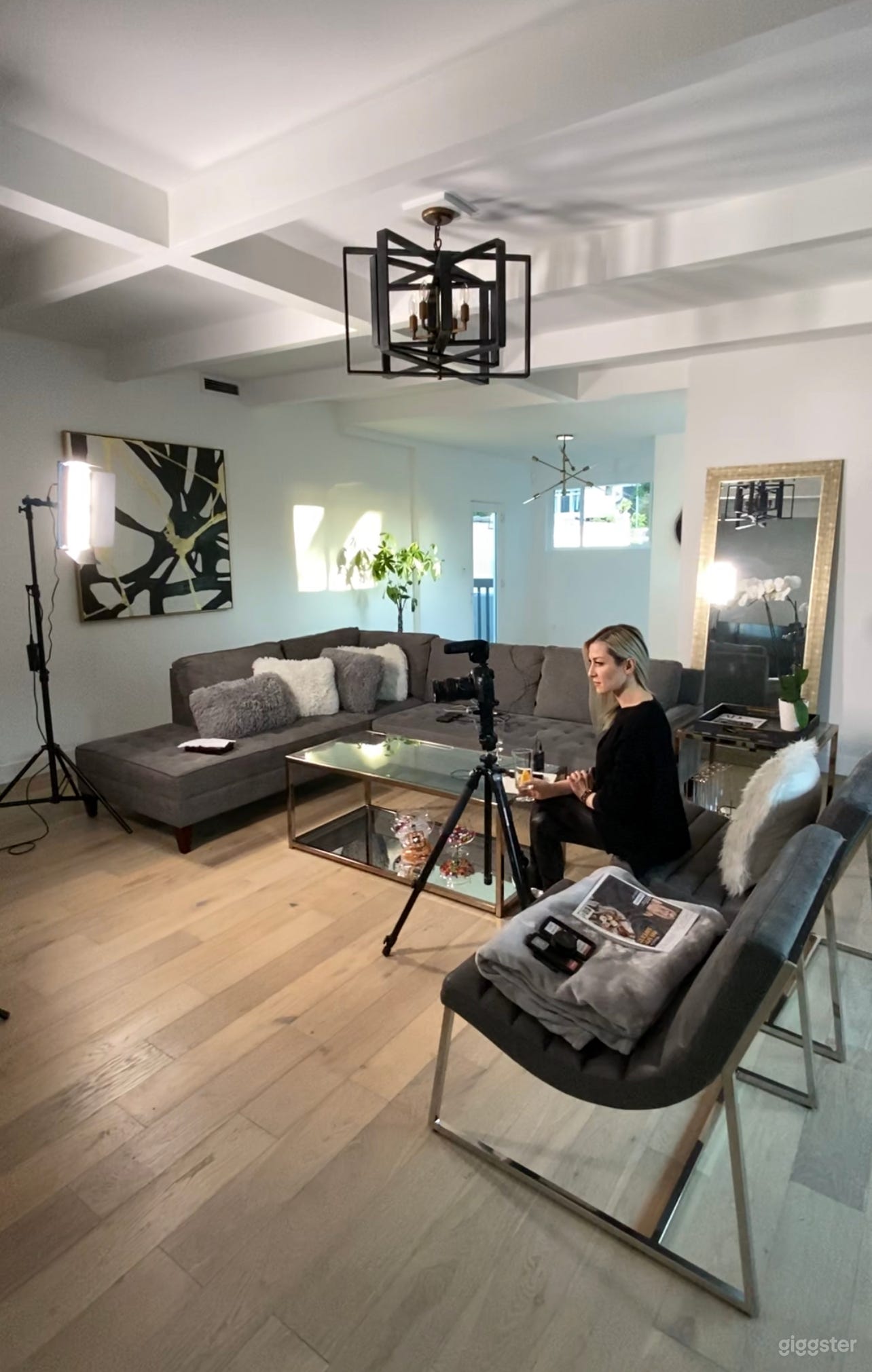 Beautiful Glendale Home - Contemporary Remodel  Photo 1