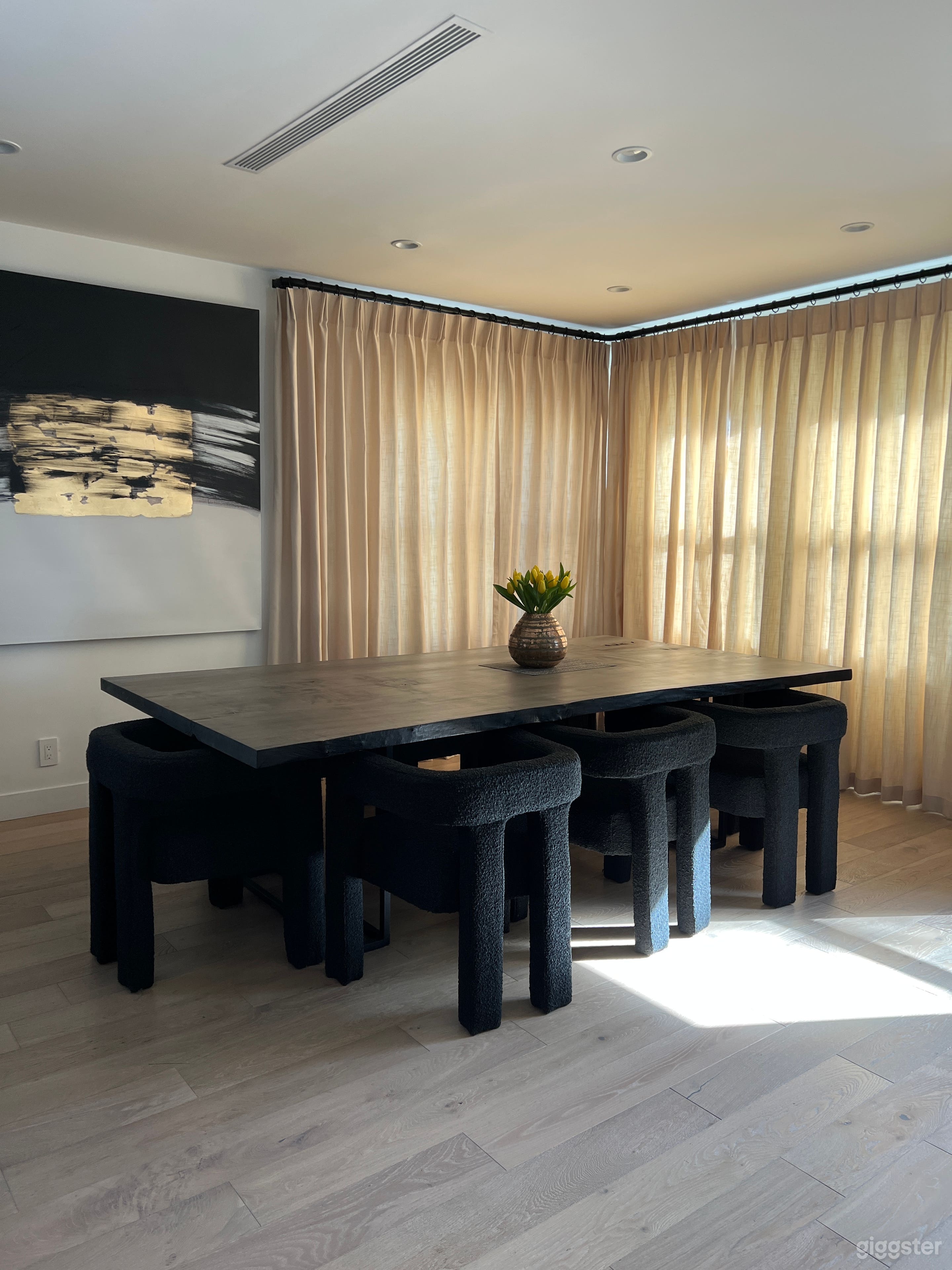 Beautiful Glendale Home - Contemporary Remodel  Photo 3