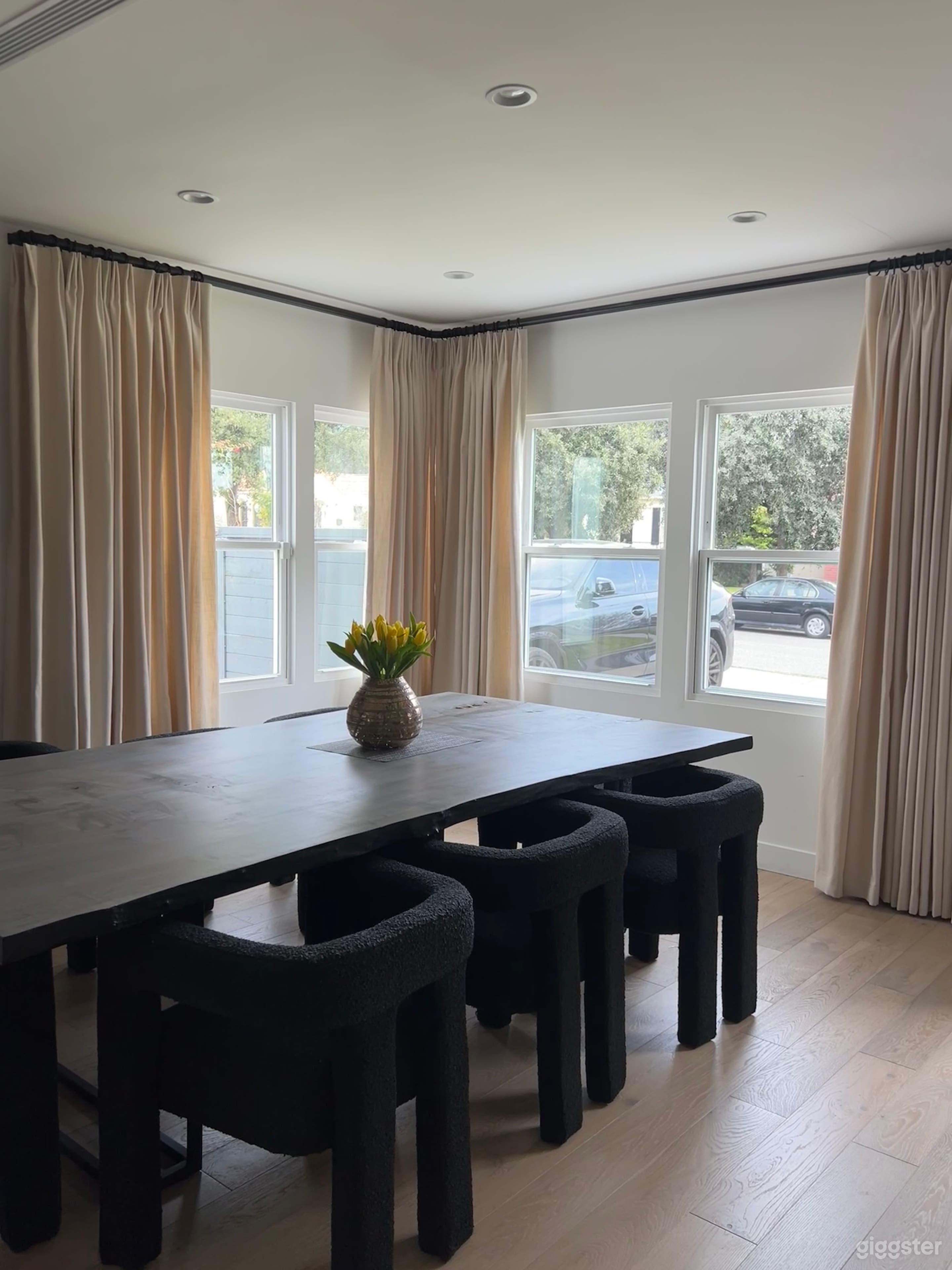 Beautiful Glendale Home - Contemporary Remodel  Photo 4