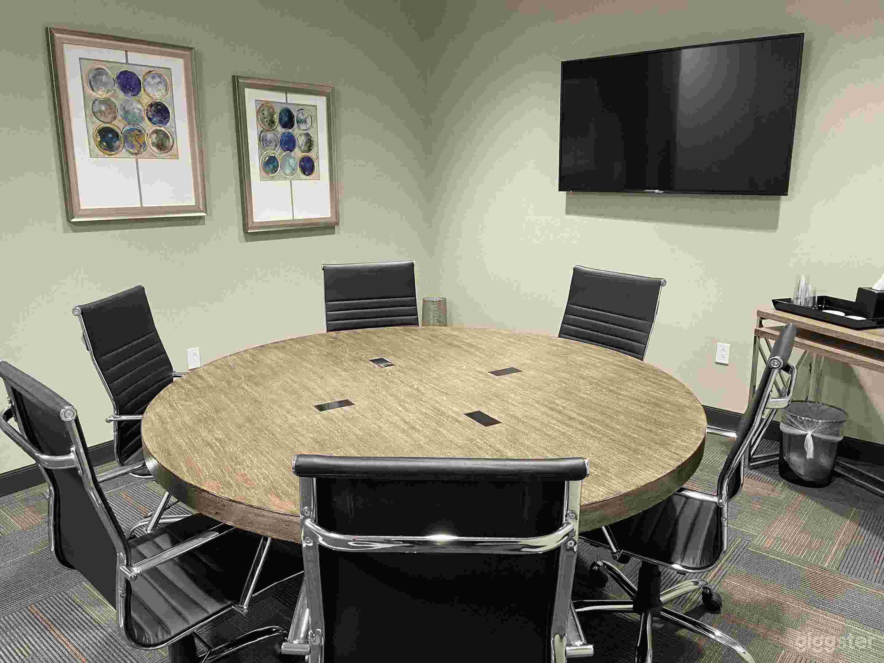 8 Person Meeting Space in Legacy Plaza in Plano Photo 1