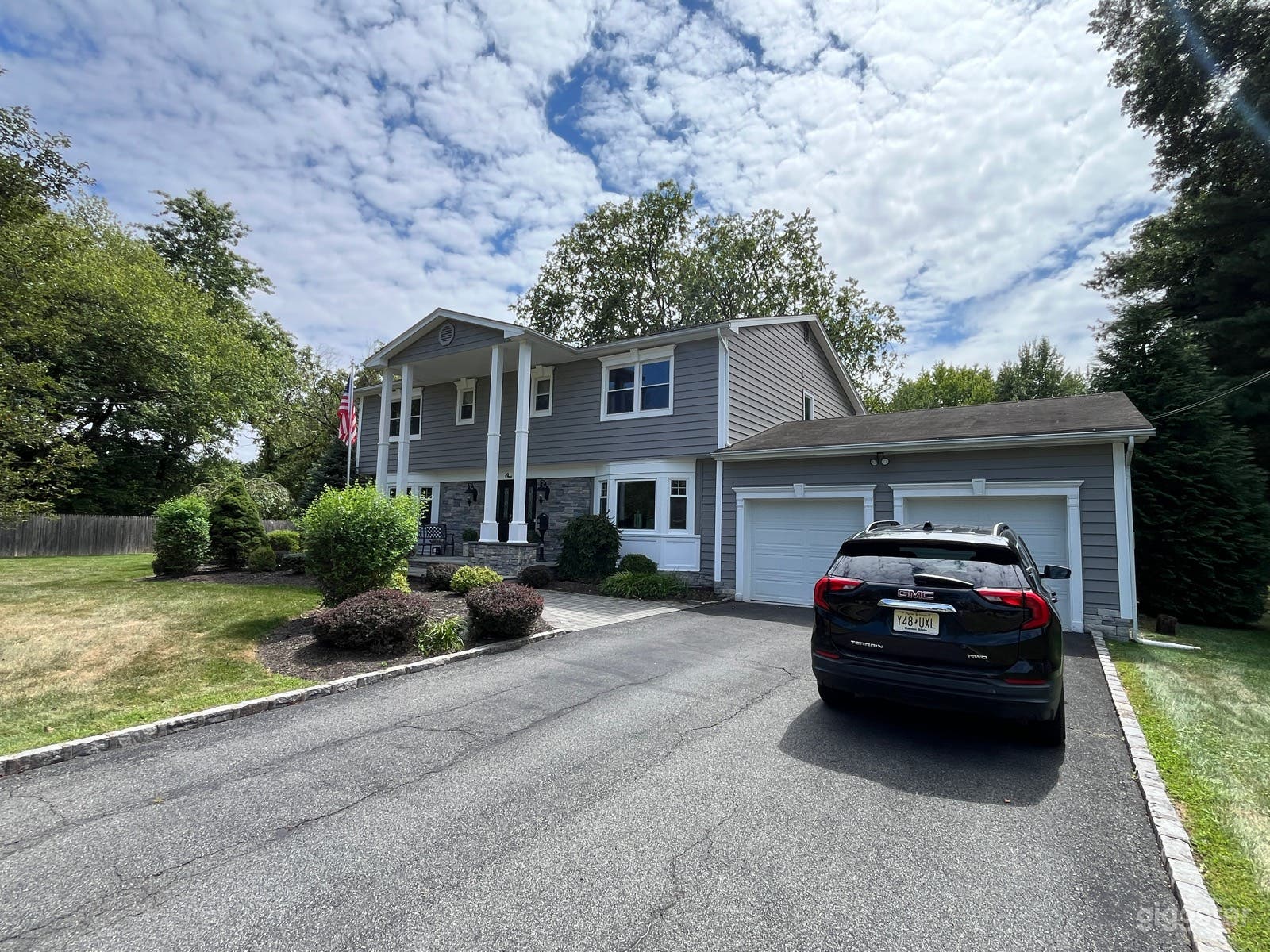 Classic suburban home with huge backyard and retro basement  Photo 1