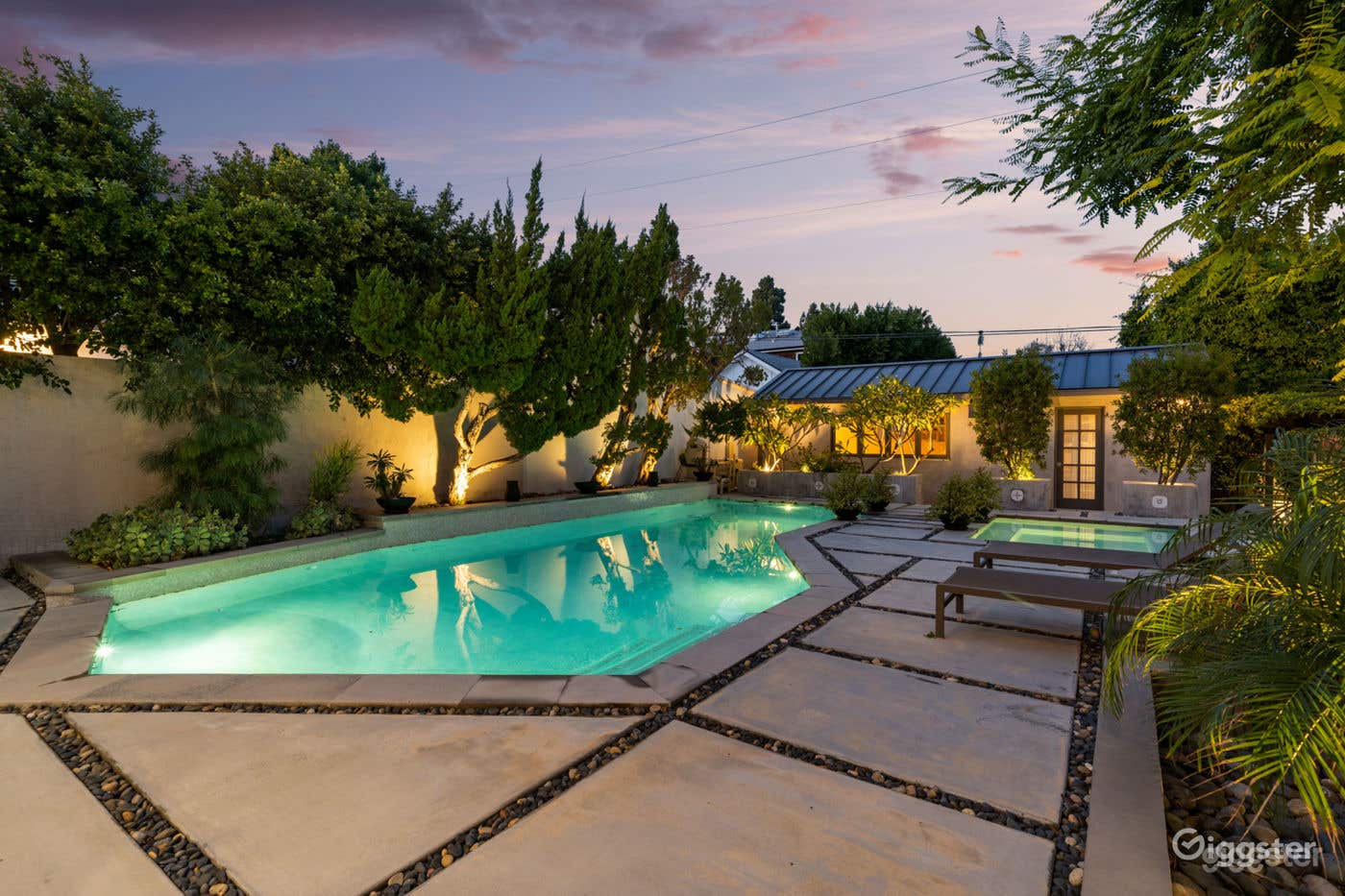  PRODUCTION-PERFECT VILLA WITH SKYLIGHTS/POOL Photo 4