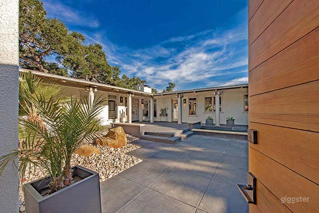 MID CENTURY MODERN Montecito Estate-Single Story Photo 3