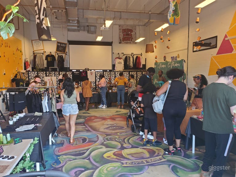  Quirky, Colorful, Creative Studio Near Uptown 