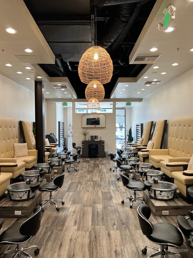 Spacious Minimalist LA Nail Salon Photo 1