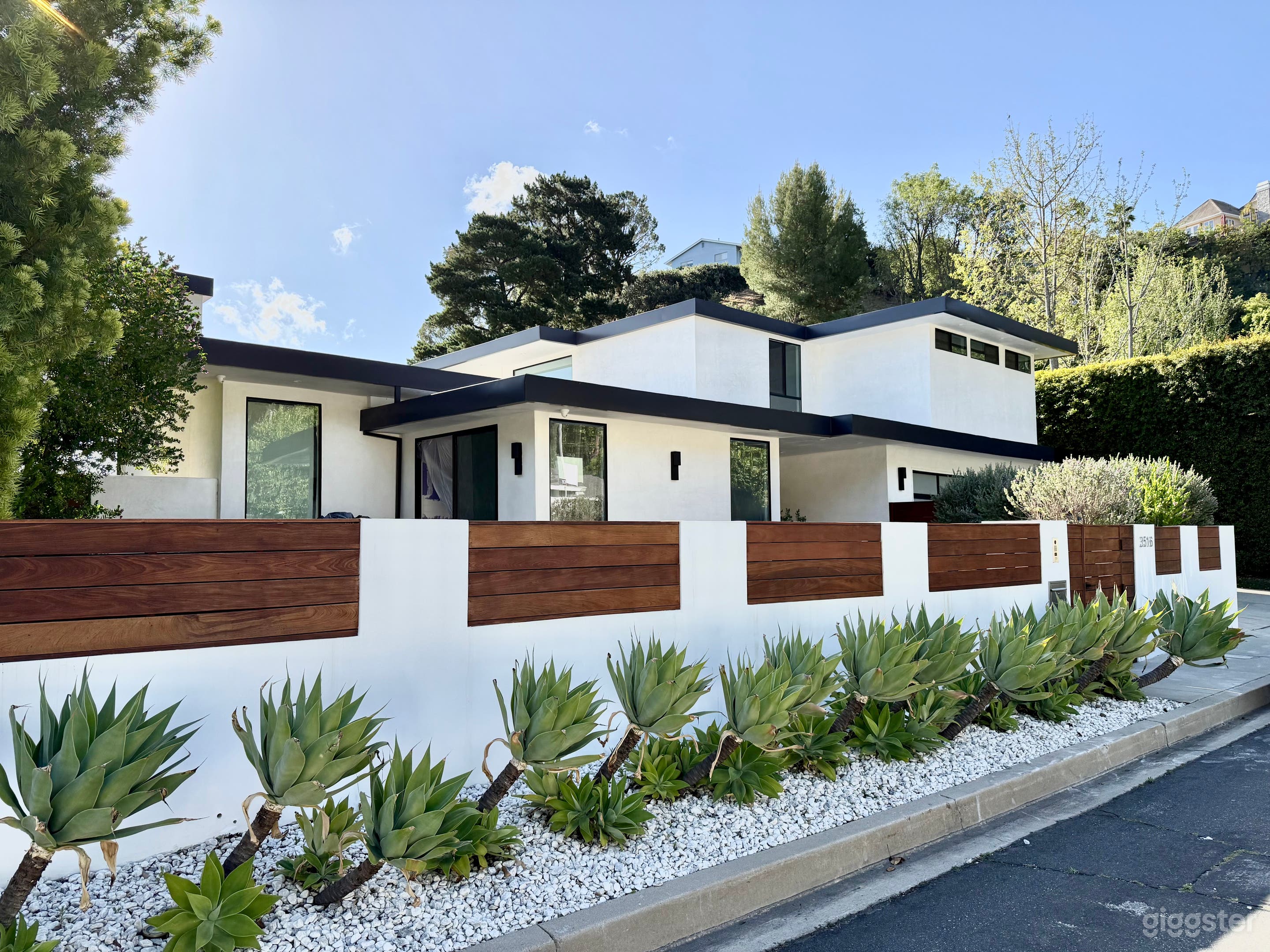 Contemporary Home, influenced by International Style, bright Photo 1