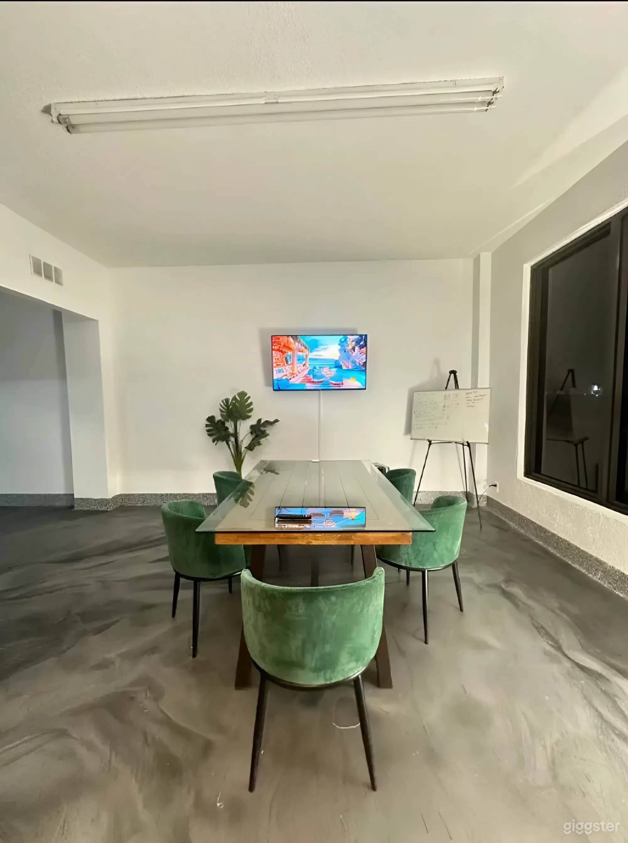 Natural Light Industrial Conference Room Photo 4