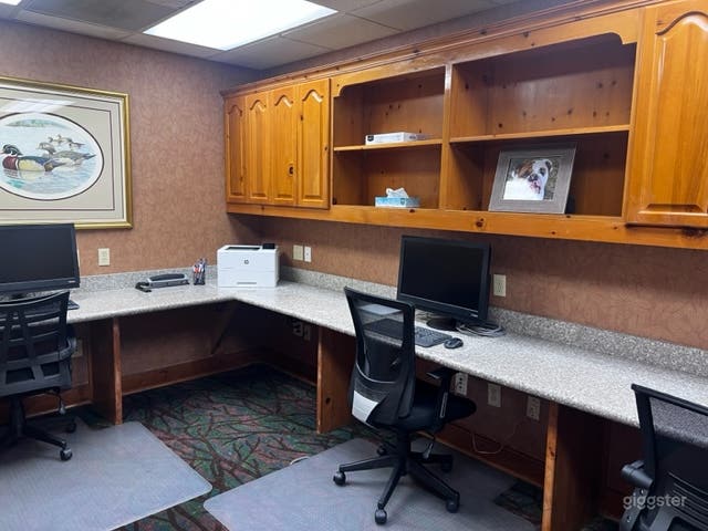 Business Center with High Speed Internet for 20 Photo 1