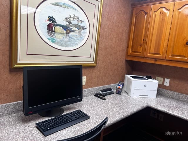 Business Center with High Speed Internet for 20 Photo 3