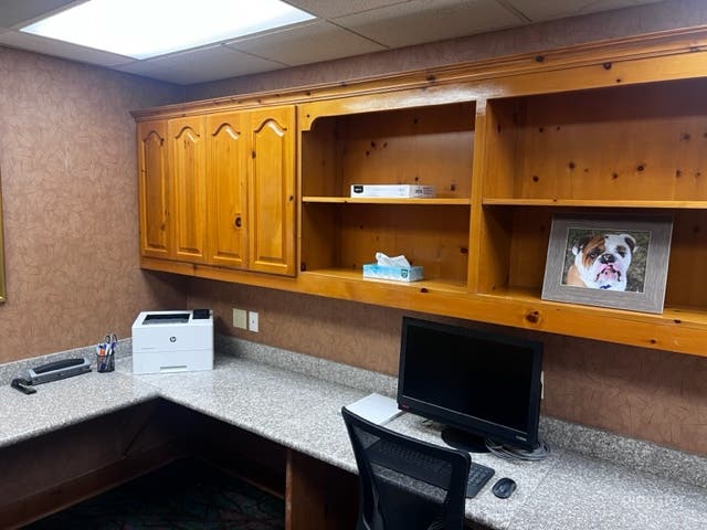 Business Center with High Speed Internet for 20 Photo 2