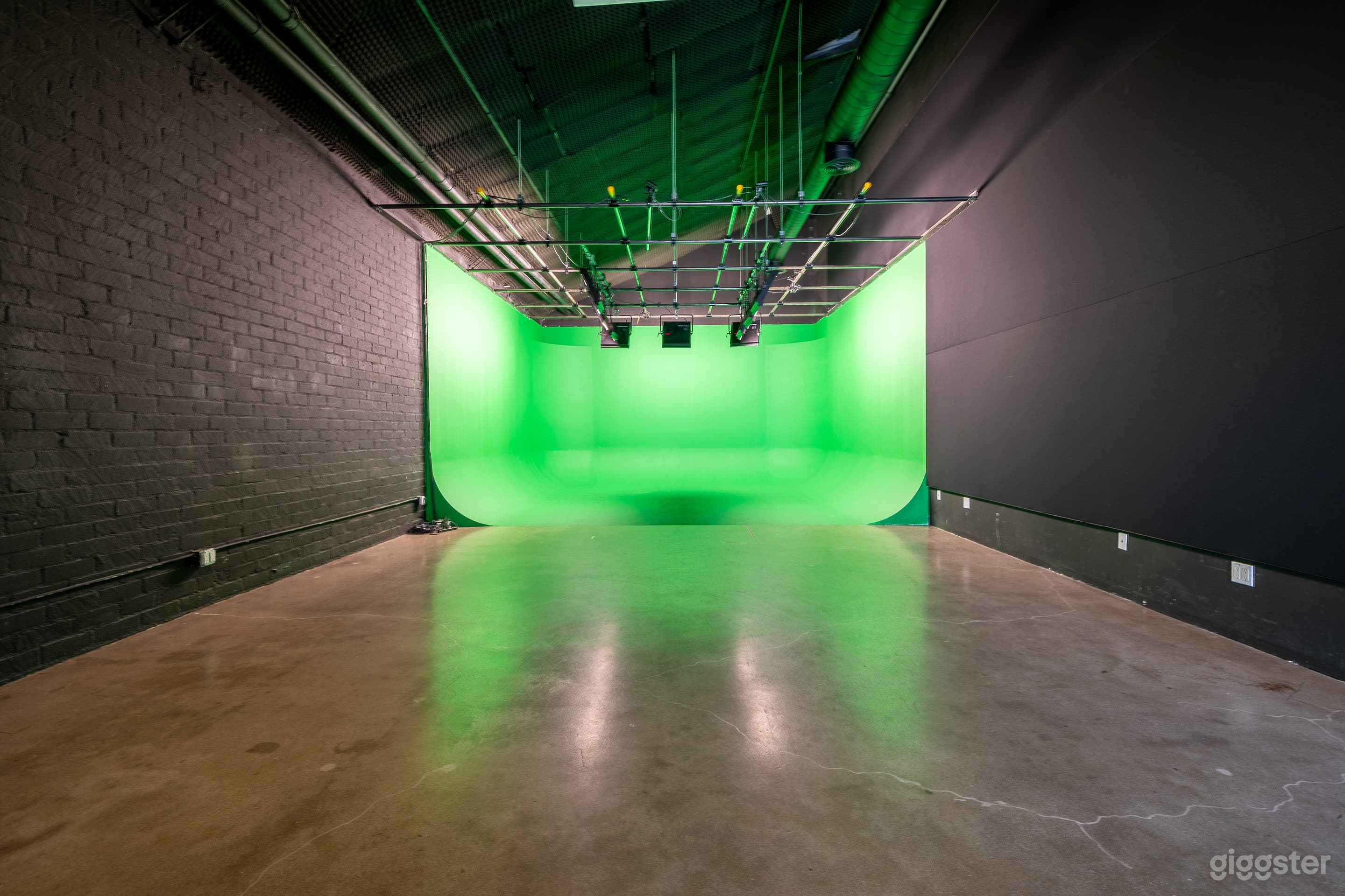 Maximum Studio B Photo 2