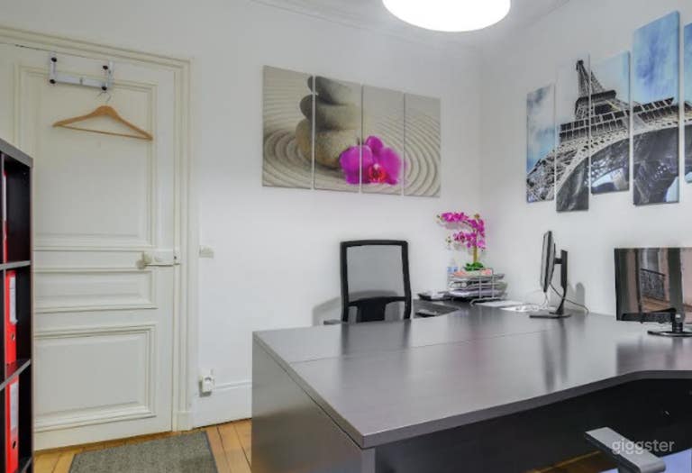  Meeting Space for 2 with Beautiful Natural Light 