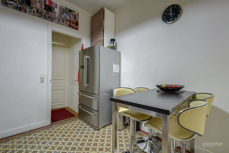  Meeting Space for 2 with Beautiful Natural Light 