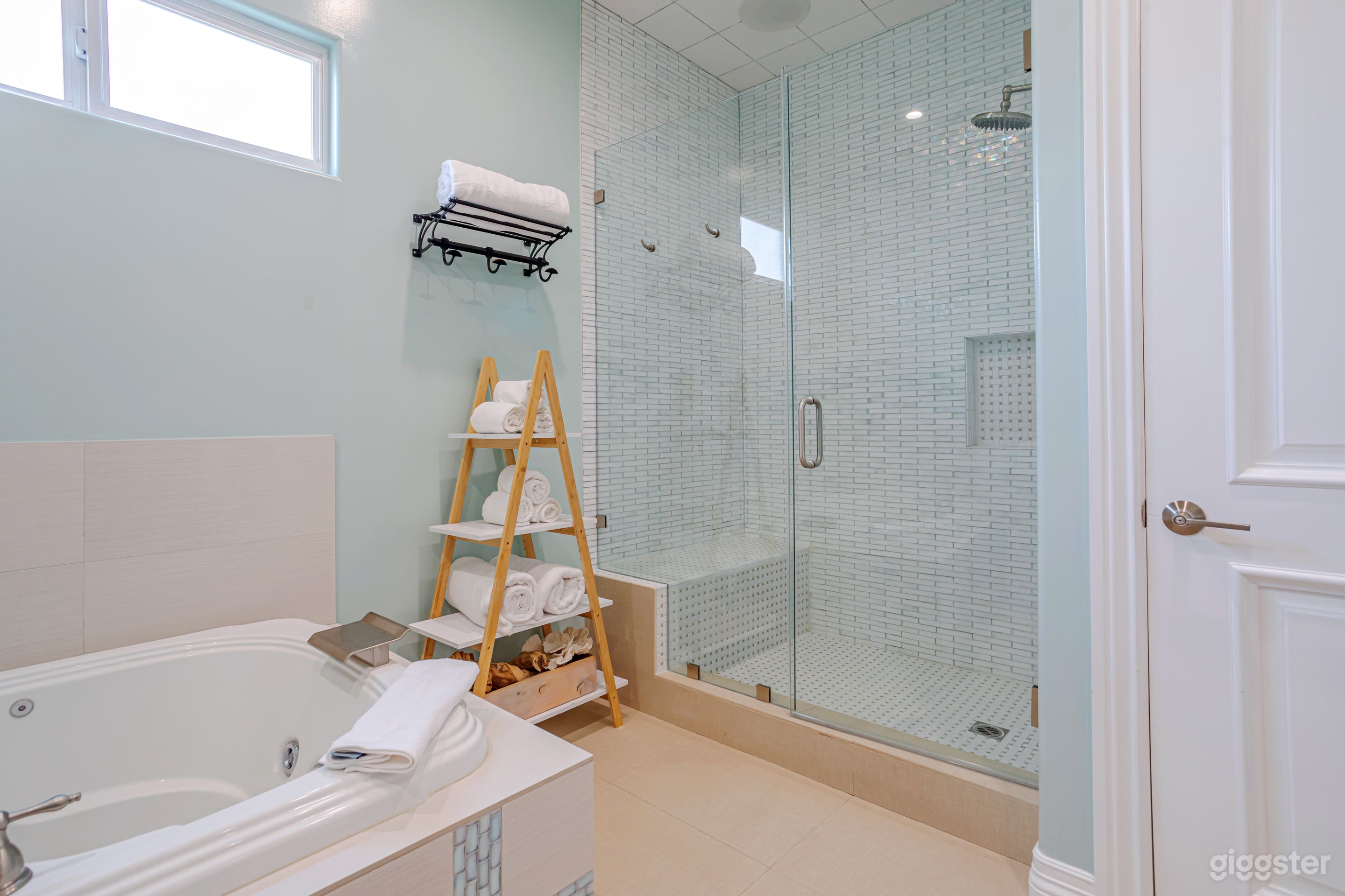 Regal 5 bed w/hot tub  Photo 2