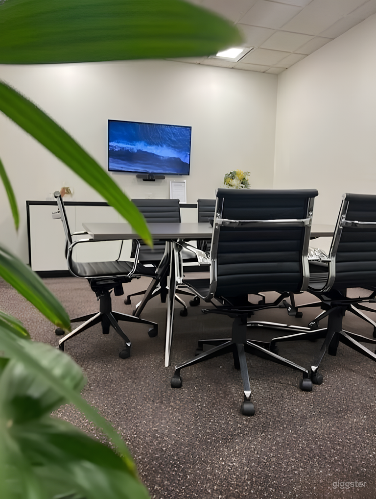  Landy I Meeting Room for 6 Person 