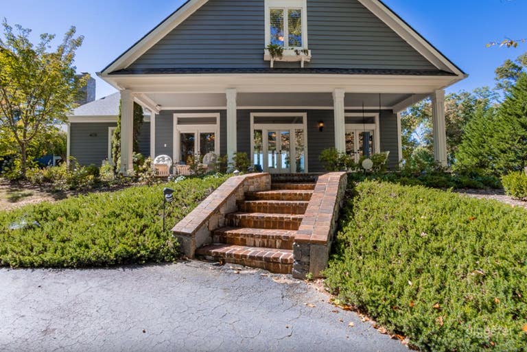  Comfortable French Broad Home 