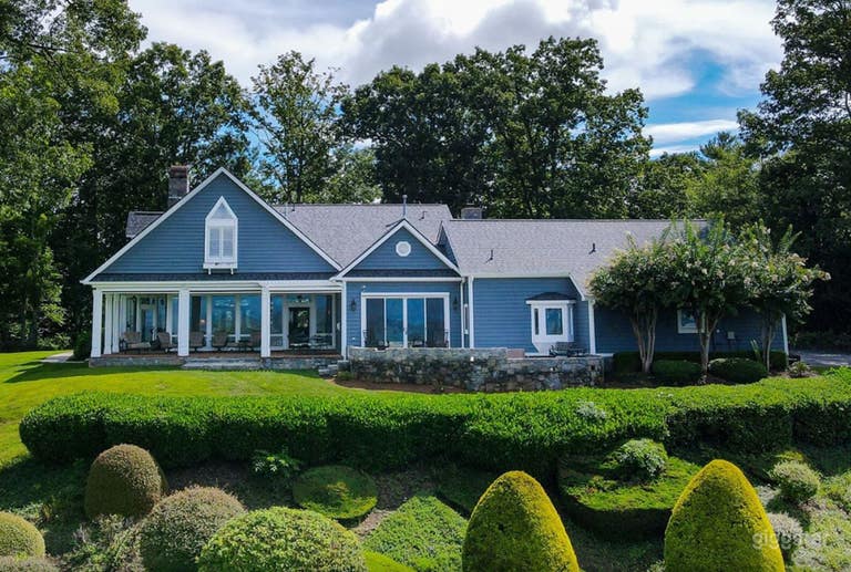  Comfortable French Broad Home 