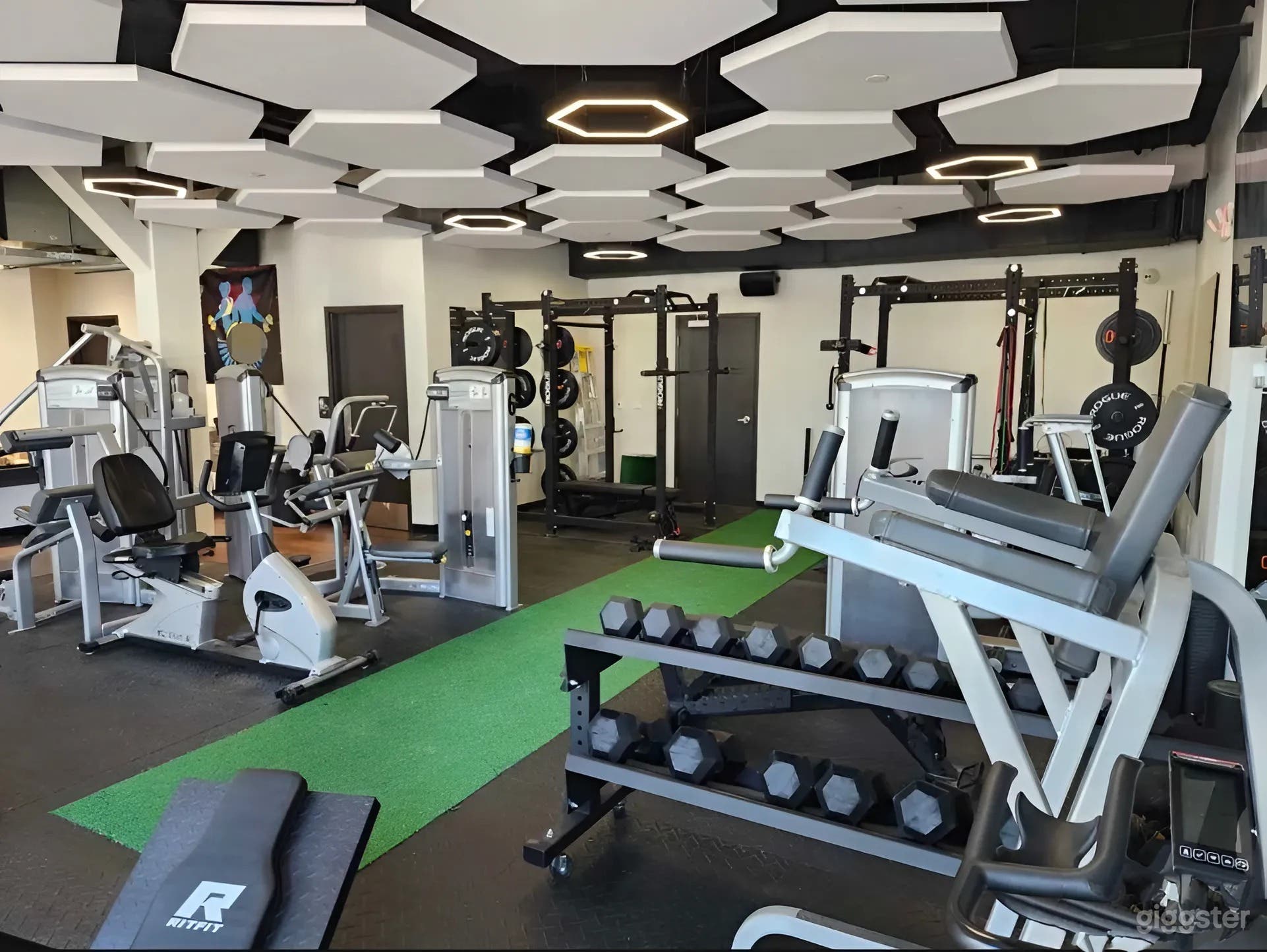 Boutique Fitness &amp; Yoga Studio in St. Petersburg (ENTIRE SPACE) Photo 3