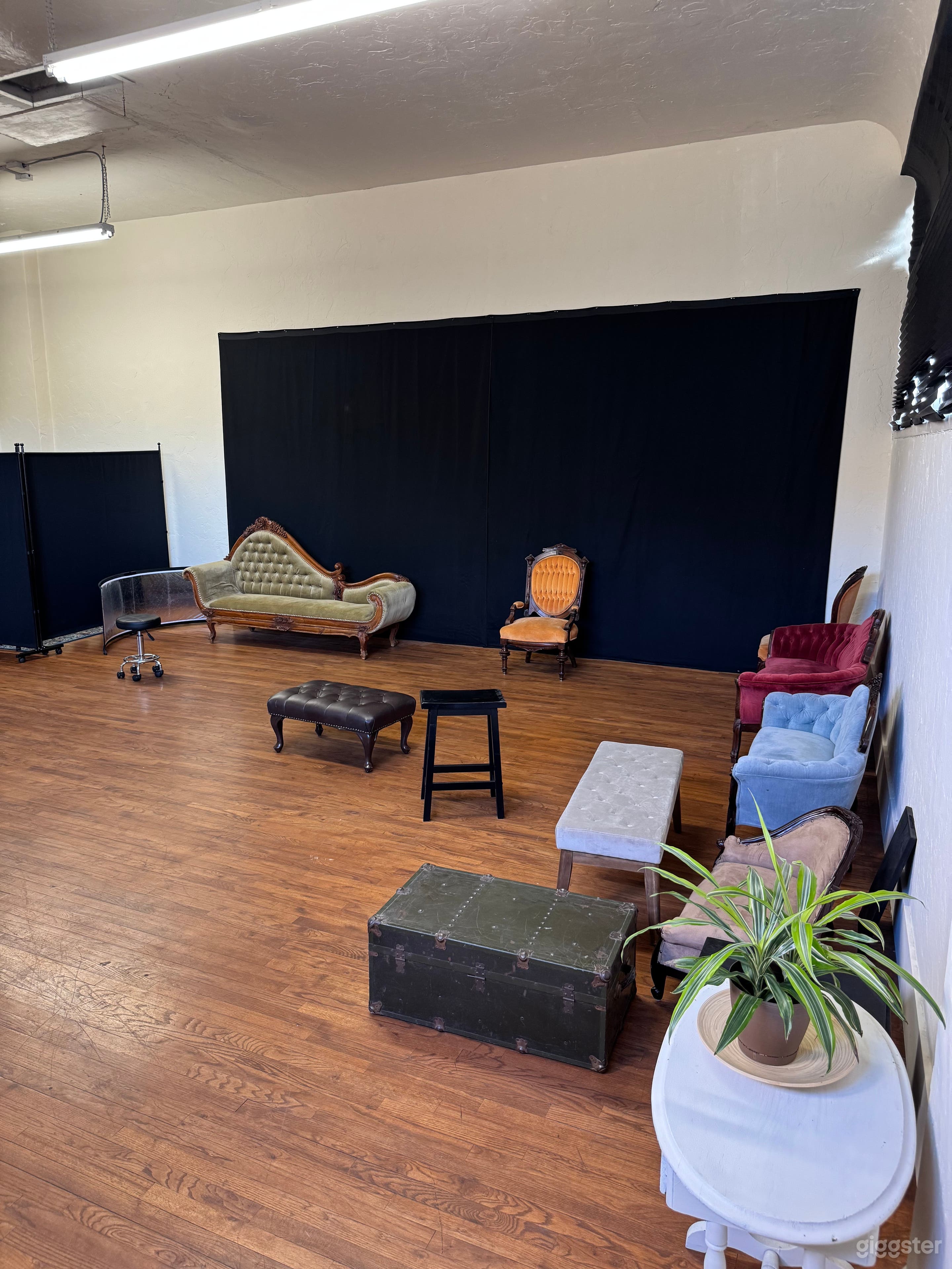 Open Photography Studio with Hardwood Floor Photo 1