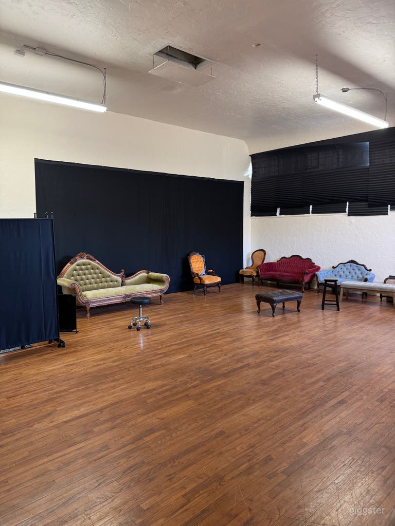  Open Photography Studio with Hardwood Floor 